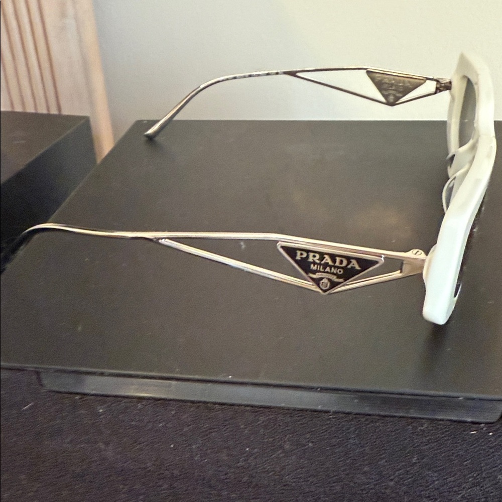 Prada Silver and White Designer Sunglasses - Picture 6 of 6